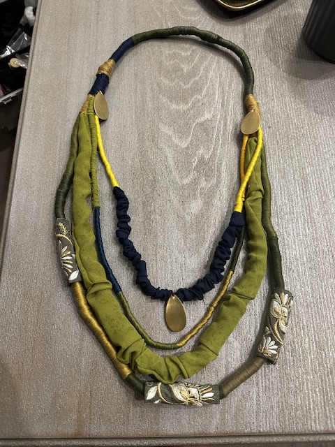 گردنبند پارچه ای